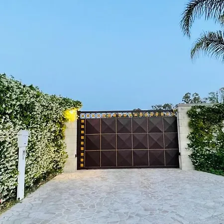 Luxury & Pool דירה