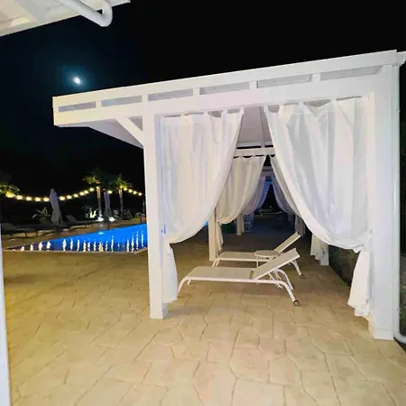 Luxury & Pool Apartmán *