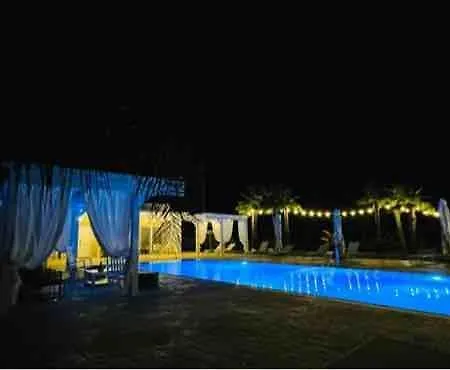 Luxury & Pool *