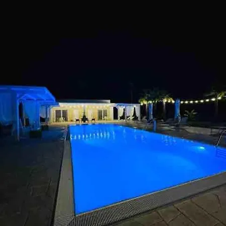 Luxury & Pool Apartmán *