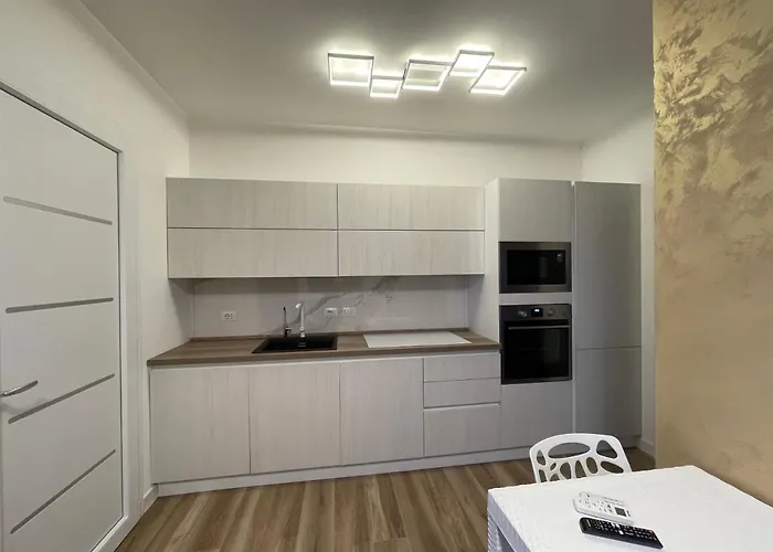 아파트 Luxury & Pool 레퀼레