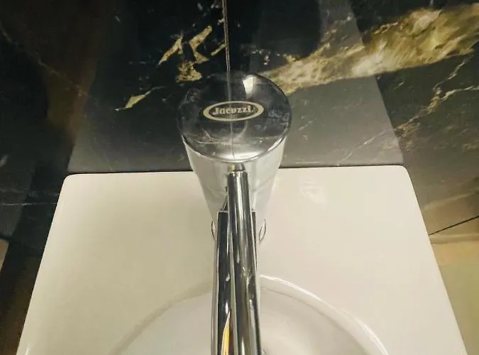 아파트 Luxury & Pool 레퀼레