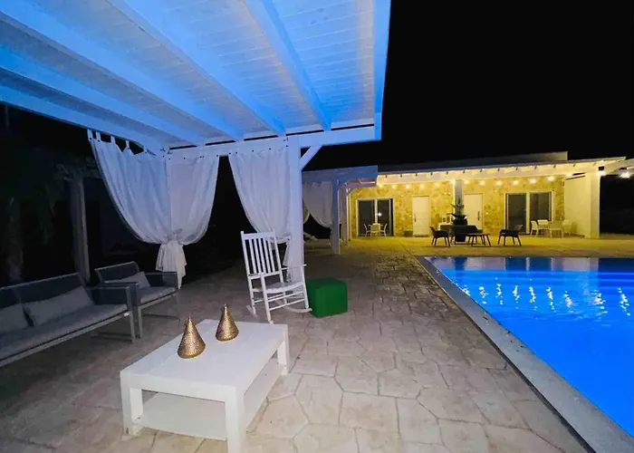 아파트 Luxury & Pool 레퀼레