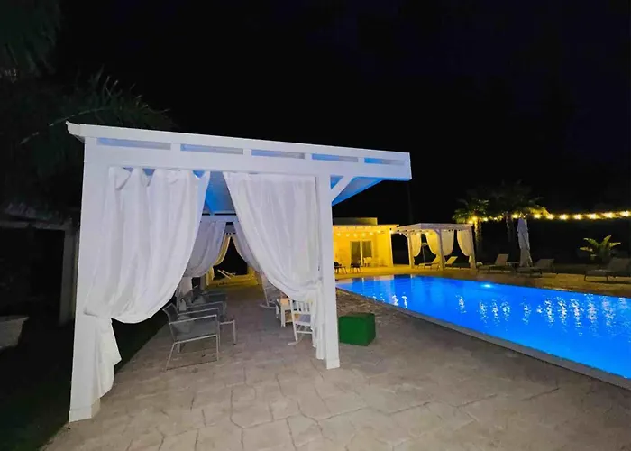 아파트 Luxury & Pool 레퀼레