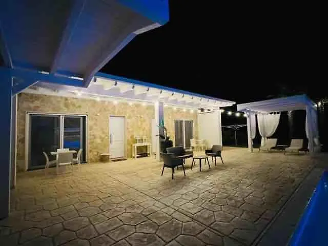 아파트 Luxury & Pool 레퀼레