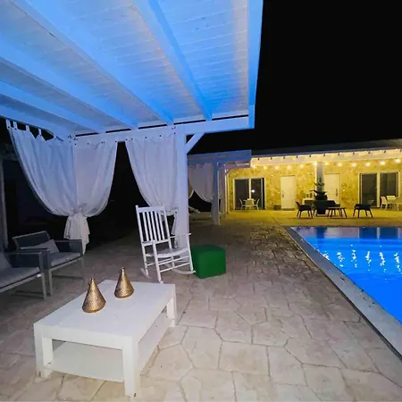 Apartment Luxury & Pool Lequile