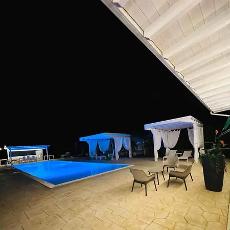Luxury & Pool By Symphonya Luxury * Lequile