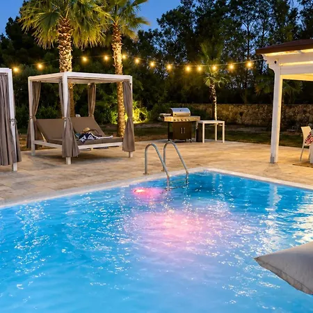 Luxury & Pool By Symphonya Luxury *