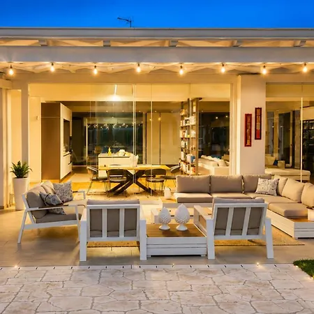 Luxury & Pool By Symphonya Luxury